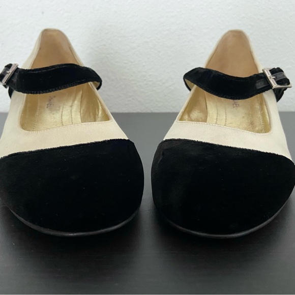 Vintage CHANEL Two Tone Velvet Satin Mary Jane Pumps Low Block Heel - Picture 7 of 16